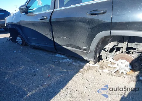 2019 Jeep Cherokee Latitude 4X4 from USA, damaged, VIN 1C4PJMCB3KD372153